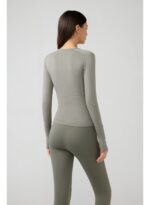 ⁦ActiveFlow Long Blouse⁩ - الصورة ⁦24⁩